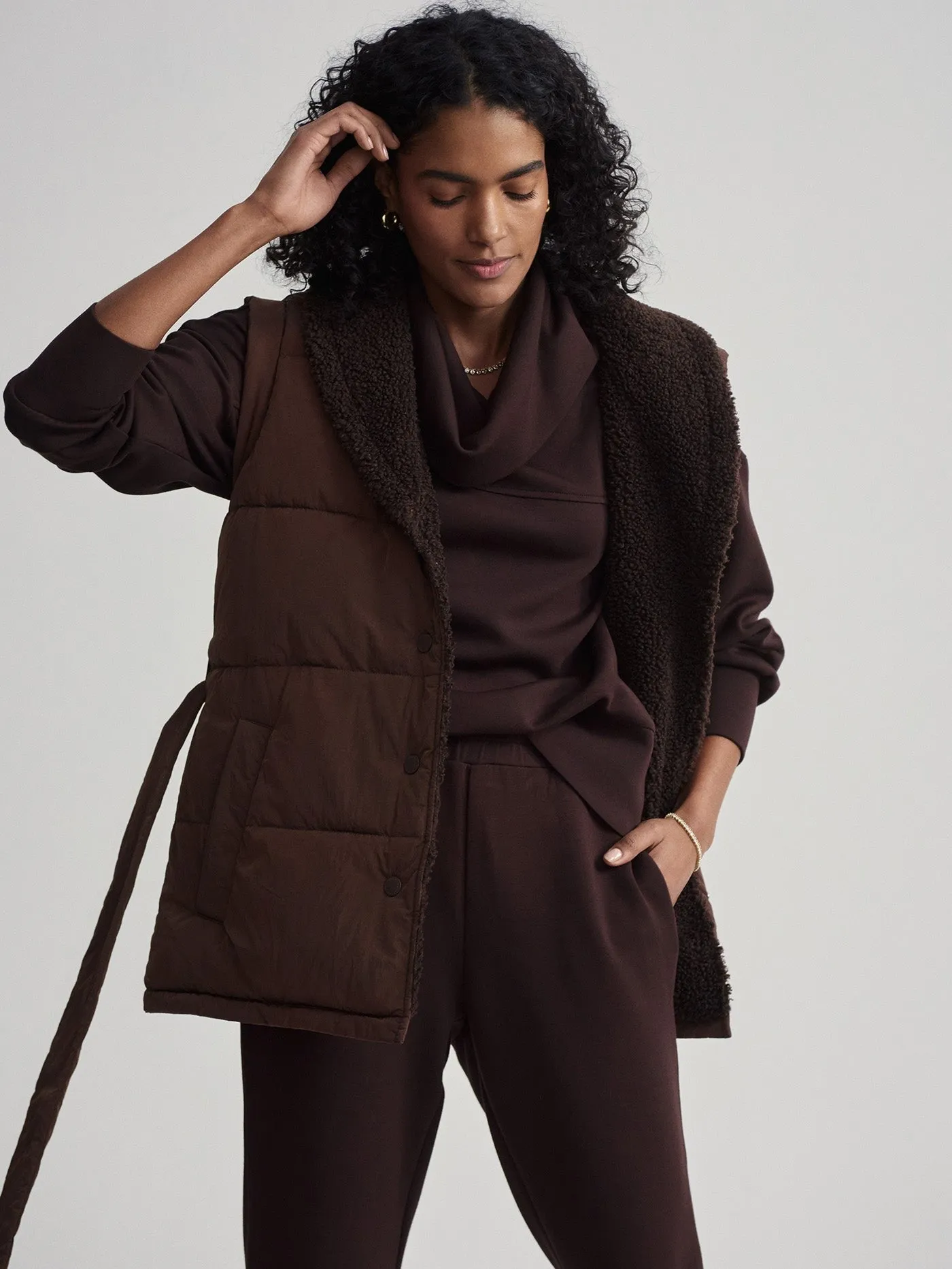 Varley Lanville Reversible Gilet in Chestnut/Coffee Bean